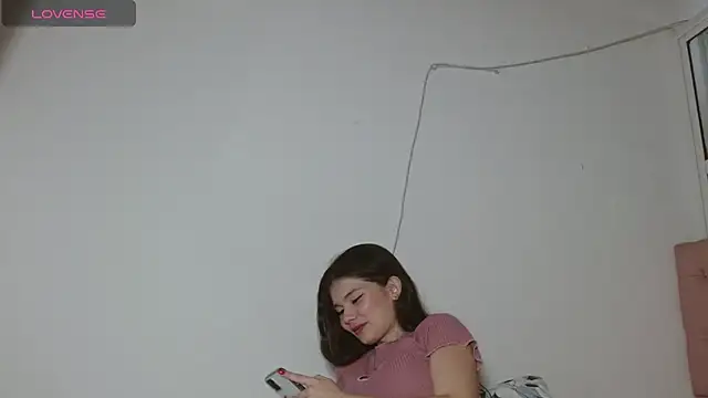 Snapshot of emily_littesweet chatting on 04-30-26, 03:02 emily littesweet online show from 04-30-26, 03:02
