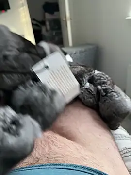 Snapshot of Furdale chatting on 09-19-25, 05:13 Furdale online show from 09-19-25, 05:13