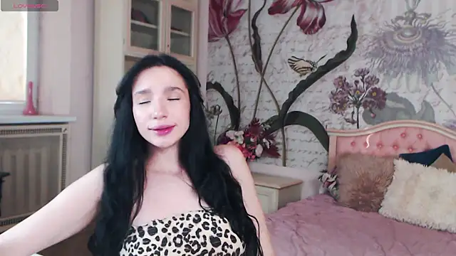 Snapshot of AliciaBow chatting on 10-23-25, 01:43 AliciaBow online show from 10-23-25, 01:43