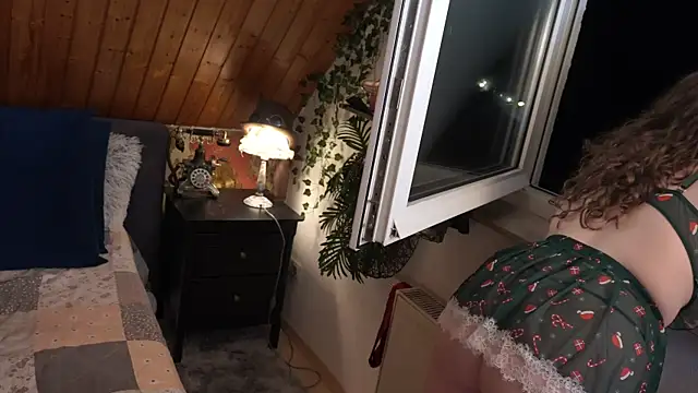 TessaWinter online show from 12-22-25, 04:37