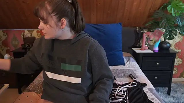 TessaWinter online show from 04-04-26, 03:31