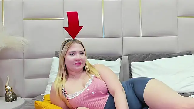 Snapshot of LunaHouston chatting on 03-12-25, 01:25 LunaHouston online show from 03-12-25, 01:25