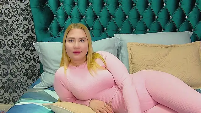 Snapshot of LunaHouston chatting on 03-20-25, 07:14 LunaHouston online show from 03-20-25, 07:14