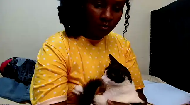 Snapshot of Toomuchbooty33 chatting on 02-02-25, 05:48 Toomuchbooty33 online show from 02-02-25, 05:48