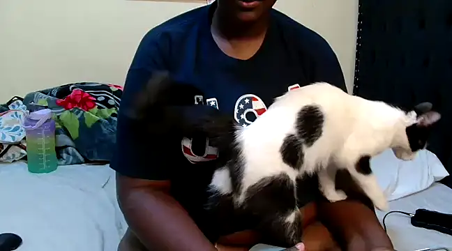 Snapshot of Toomuchbooty33 chatting on 03-07-25, 03:40 Toomuchbooty33 online show from 03-07-25, 03:40