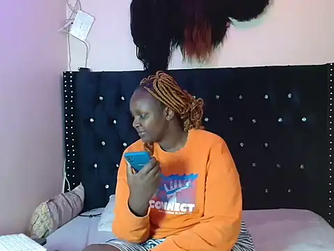 Snapshot of Toomuchbooty33 chatting on 10-14-25, 09:04 Toomuchbooty33 online show from 10-14-25, 09:04