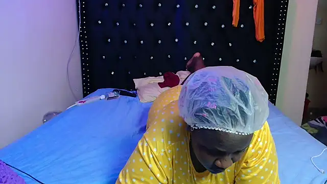 Snapshot of Toomuchbooty33 chatting on 11-08-25, 01:50 Toomuchbooty33 online show from 11-08-25, 01:50