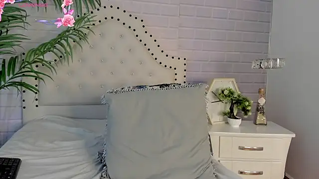 Snapshot of _Eurekaa_ chatting on 03-02-25, 02:41 Eurekaa online show from 03-02-25, 02:41
