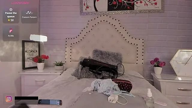Snapshot of _Eurekaa_ chatting on 09-28-25, 03:23 Eurekaa online show from 09-28-25, 03:23