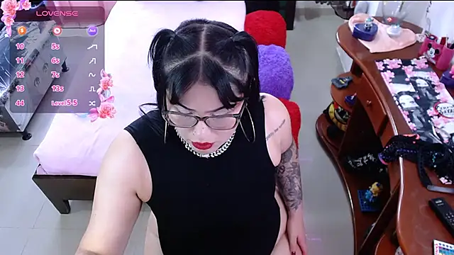 lufek23 online show from 02-28-25, 05:26