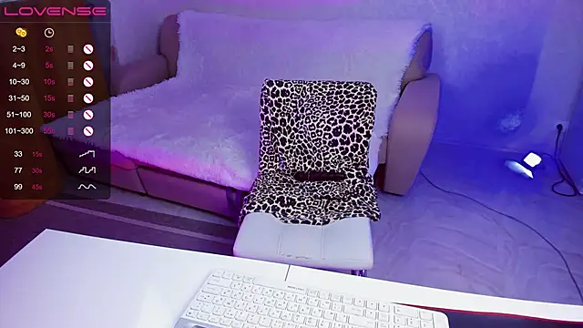 Snapshot of Rose-Baby chatting on 03-01-25, 06:00 Rose-Baby online show from 03-01-25, 06:00