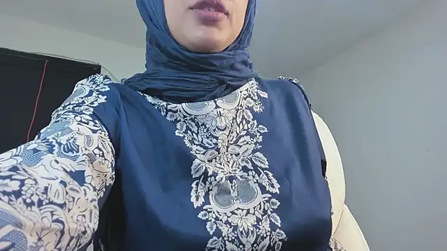 Snapshot of adila_anich chatting on 01-10-25, 01:10 adila anich online show from 01-10-25, 01:10