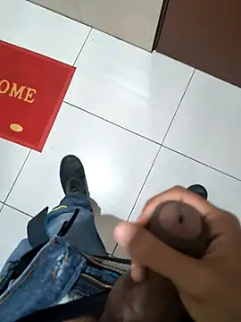 Snapshot of N-lS chatting on 03-02-26, 02:13 N-lS online show from 03-02-26, 02:13