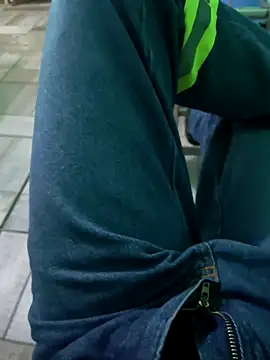 Snapshot of N-lS chatting on 03-12-26, 08:15 N-lS online show from 03-12-26, 08:15