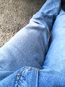 Snapshot of N-lS chatting on 03-17-26, 04:43 N-lS online show from 03-17-26, 04:43