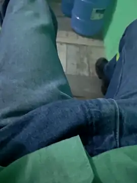 Snapshot of N-lS chatting on 03-24-26, 06:13 N-lS online show from 03-24-26, 06:13