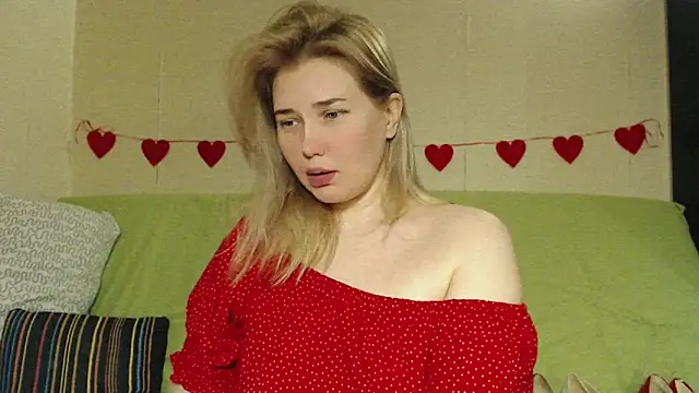 Snapshot of mmmPinUpGirl chatting on 04-28-26, 11:10 mmmPinUpGirl online show from 04-28-26, 11:10