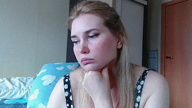 Snapshot of mmmPinUpGirl chatting on 06-27-26, 10:20 mmmPinUpGirl online show from 06-27-26, 10:20
