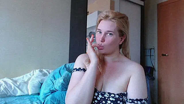 Snapshot of mmmPinUpGirl chatting on 07-13-26, 12:19 mmmPinUpGirl online show from 07-13-26, 12:19