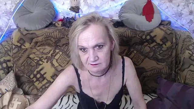 Snapshot of MissBekker chatting on 01-10-25, 11:43 MissBekker online show from 01-10-25, 11:43