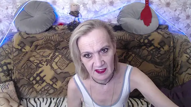 Snapshot of MissBekker chatting on 01-11-25, 08:43 MissBekker online show from 01-11-25, 08:43