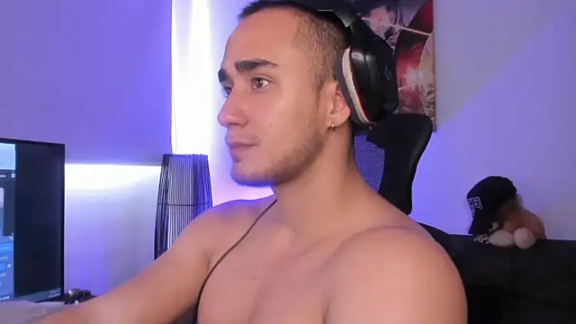 Snapshot of AlexRivera6 chatting on 12-25-24, 06:52 AlexRivera6 online show from 12-25-24, 06:52