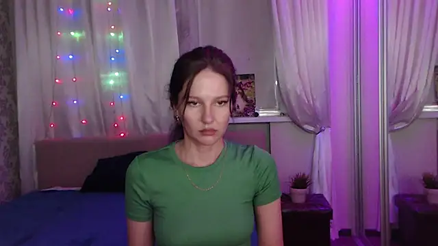 Snapshot of Zlata888 chatting on 06-24-26, 02:27 Zlata888 online show from 06-24-26, 02:27