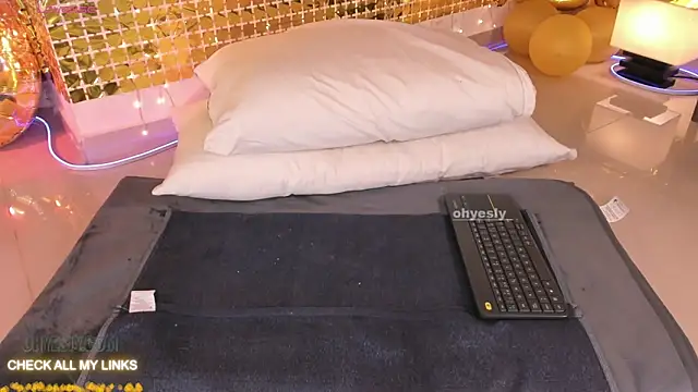 ohyesly  online show from 05-15-26, 09:16
