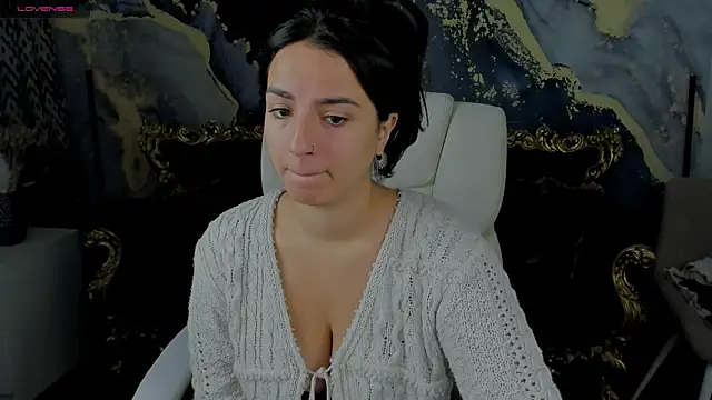 Daphne Moss online show from 12-14-24, 02:10