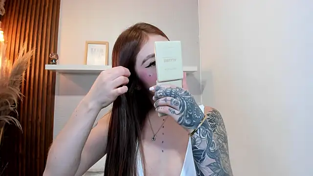 LANA-JONNES online show from 10-26-25, 04:18