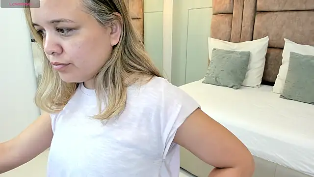 princesaparis online show from 02-05-25, 11:44