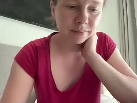 SweetLucy96 online show from 05-04-26, 12:01