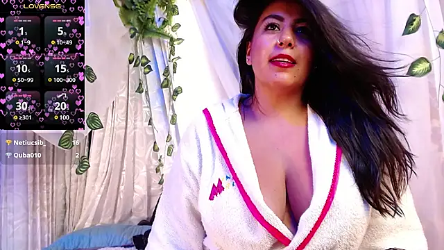 Snapshot of gatuwildhott chatting on 12-10-24, 03:44 gatuwildhott online show from 12-10-24, 03:44