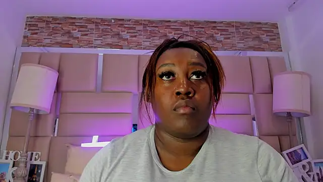 ShaniaBrownn online show from 10-01-25, 07:42