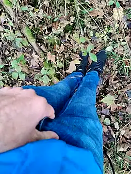 Snapshot of Boring_one chatting on 11-06-25, 01:45 Boring one online show from 11-06-25, 01:45