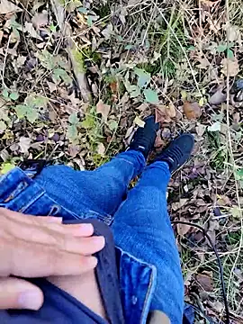 Snapshot of Boring_one chatting on 11-10-25, 01:43 Boring one online show from 11-10-25, 01:43