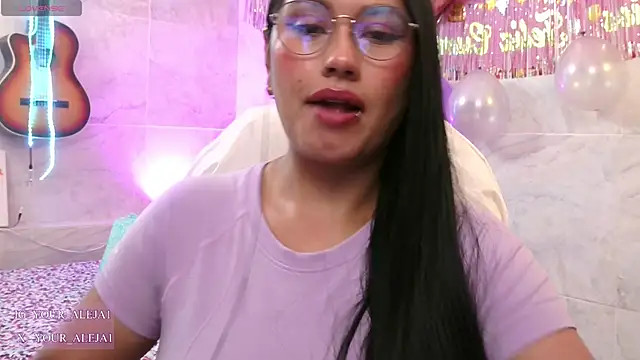 Snapshot of LauraRuiz1 chatting on 06-15-26, 01:41 LauraRuiz1 online show from 06-15-26, 01:41