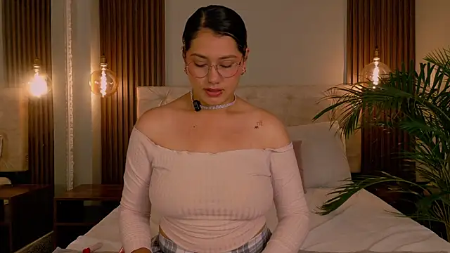 Snapshot of LauraRuiz1 chatting on 07-19-26, 03:38 LauraRuiz1 online show from 07-19-26, 03:38