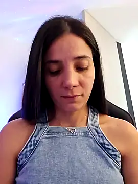 Snapshot of miaeyes chatting on 12-31-24, 04:46 miaeyes online show from 12-31-24, 04:46