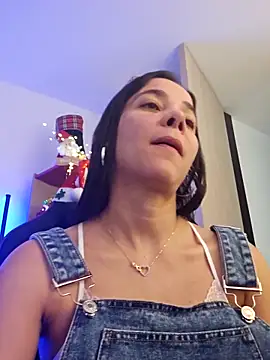 miaeyes online show from 12-22-25, 01:19