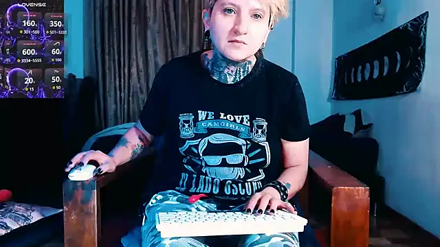 Marieblueeyes online show from 11-24-25, 11:04