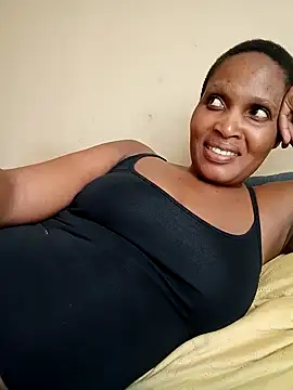 Snapshot of Nonelela chatting on 10-31-25, 10:49 Nonelela online show from 10-31-25, 10:49