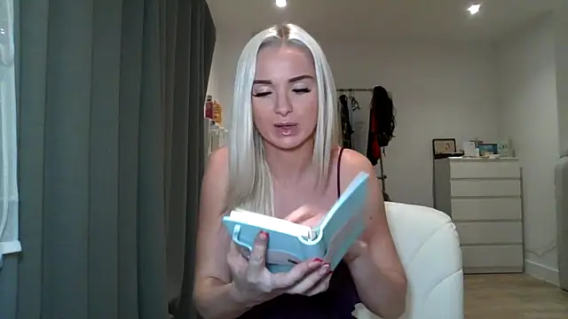 chelseablonde online show from 12-19-24, 10:32