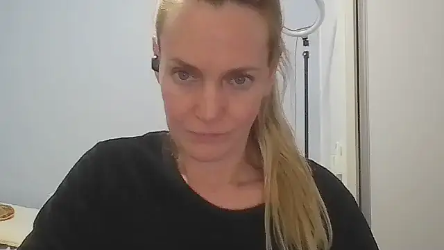 Annylove1 online show from 05-26-26, 12:17