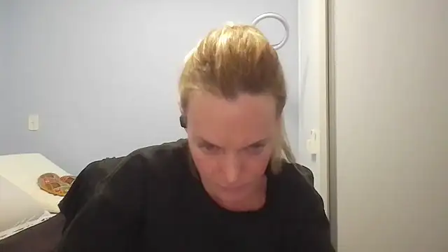 Annylove1 online show from 06-07-26, 12:37