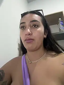 Snapshot of Hannahoff chatting on 01-22-25, 03:20 Hannahoff online show from 01-22-25, 03:20