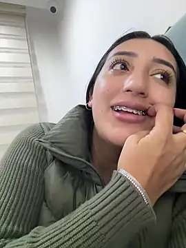 Snapshot of Hannahoff chatting on 02-08-25, 03:08 Hannahoff online show from 02-08-25, 03:08