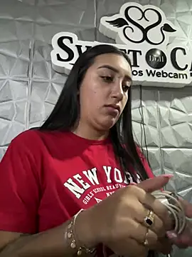 Snapshot of Hannahoff chatting on 02-17-25, 09:19 Hannahoff online show from 02-17-25, 09:19