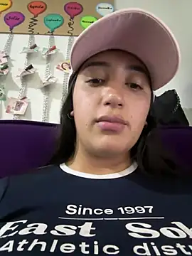 Snapshot of Hannahoff chatting on 03-08-25, 03:28 Hannahoff online show from 03-08-25, 03:28