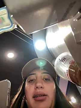 Snapshot of Hannahoff chatting on 09-29-25, 01:11 Hannahoff online show from 09-29-25, 01:11